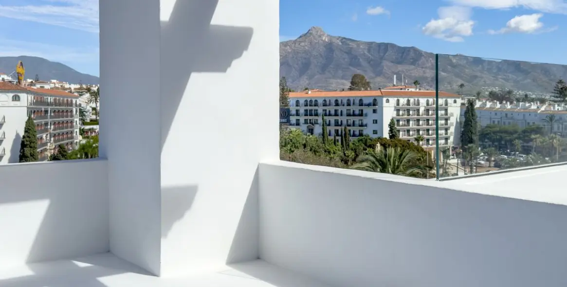 Sale of penthouse in Puerto Banús 30