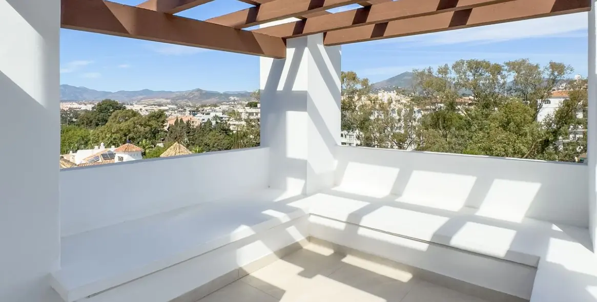 Sale of penthouse in Puerto Banús 31