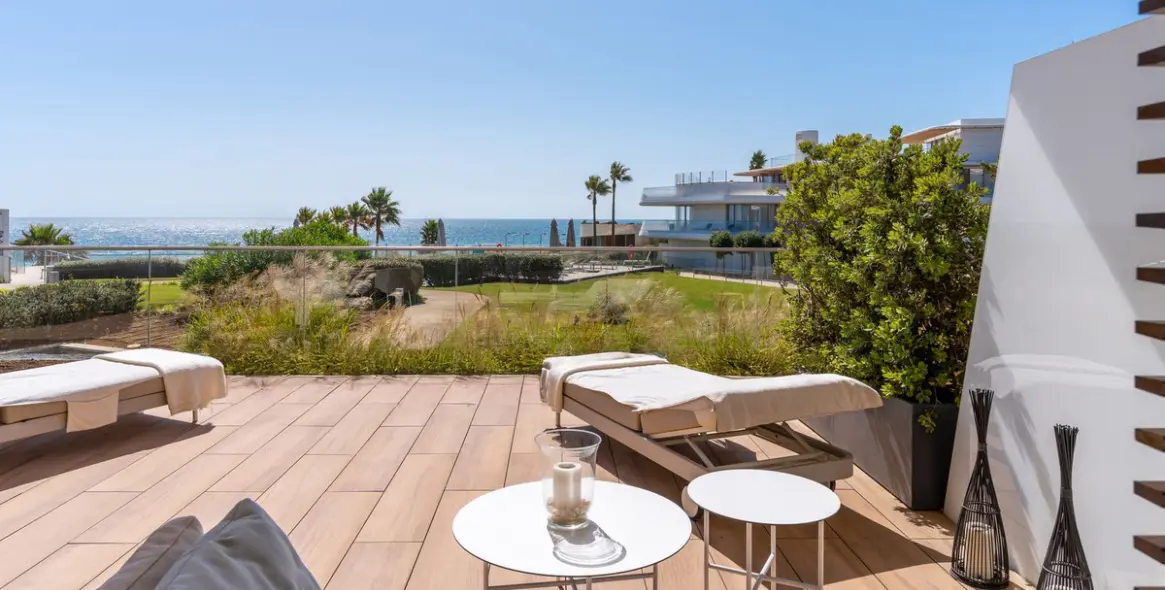 Продажа апартаментов на первом этаже в Estepona 1