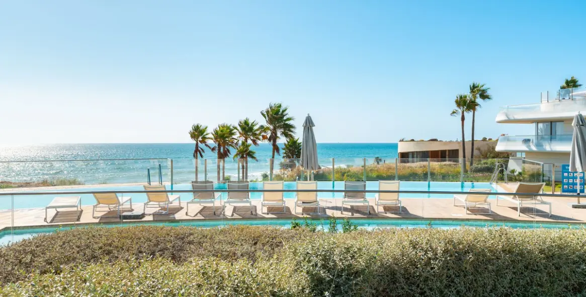 Продажа апартаментов на первом этаже в Estepona 2