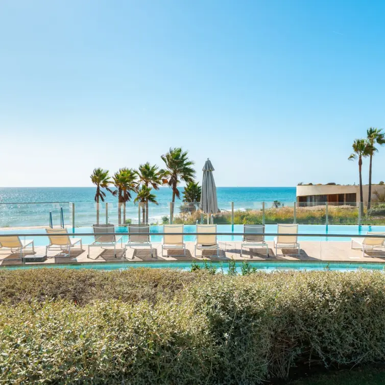 Продажа апартаментов на первом этаже в Estepona