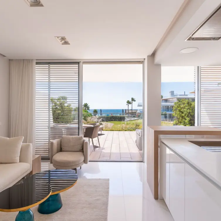 Продажа апартаментов на первом этаже в Estepona