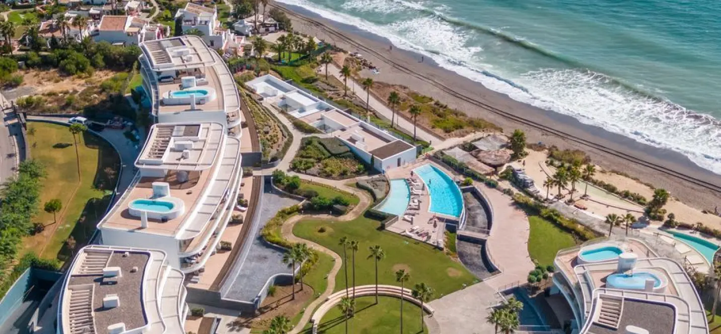 Venta de apartamento en planta baja en Estepona 2