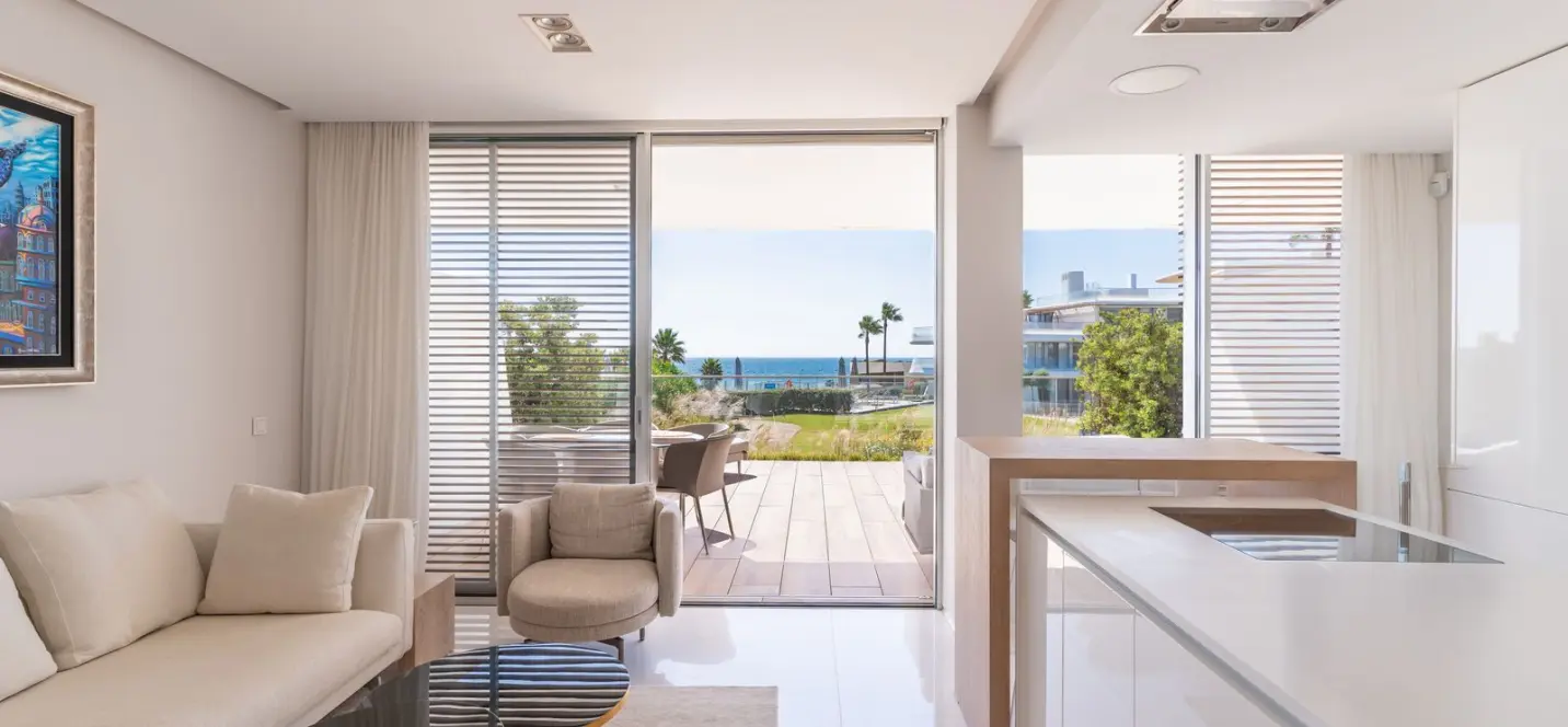 Venta de apartamento en planta baja en Estepona 4