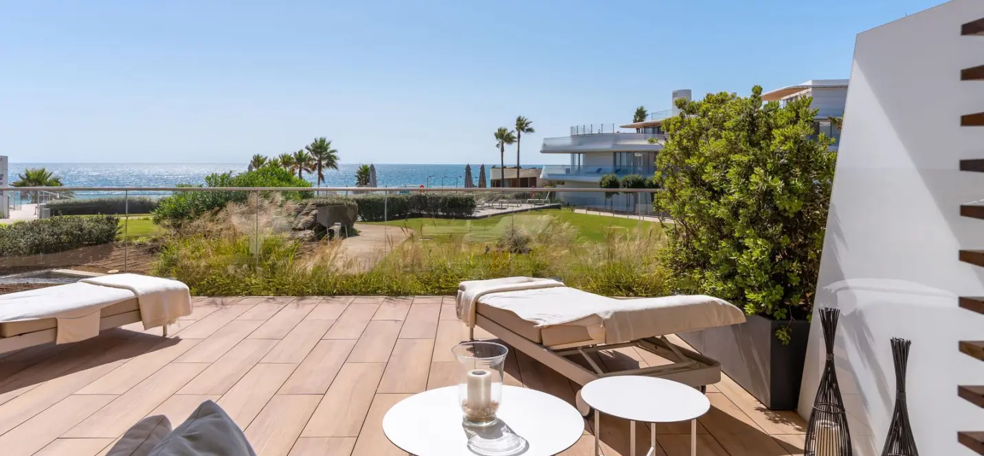 Sale of ground floor apartment in Estepona 0