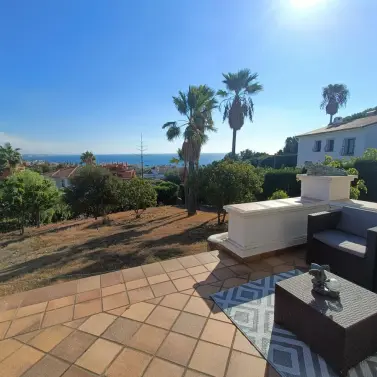 Sale of detached villa in Estepona