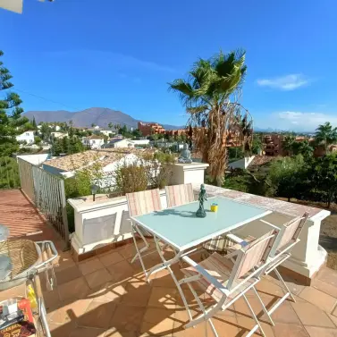 Sale of detached villa in Estepona