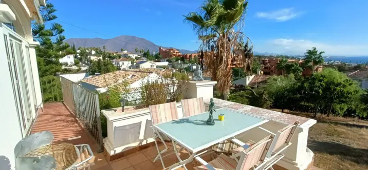 Sale of detached villa in Estepona 2