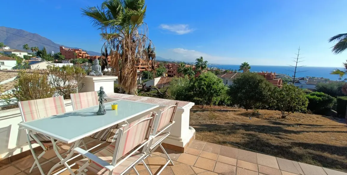 Sale of detached villa in Estepona 4
