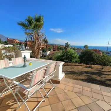 Sale of detached villa in Estepona