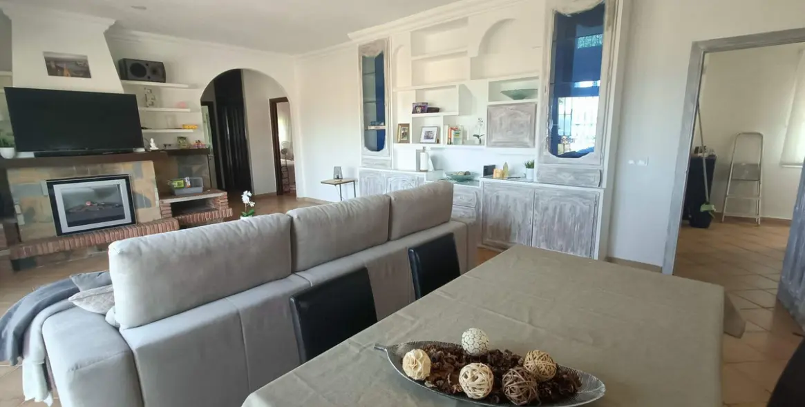 Sale of detached villa in Estepona 5
