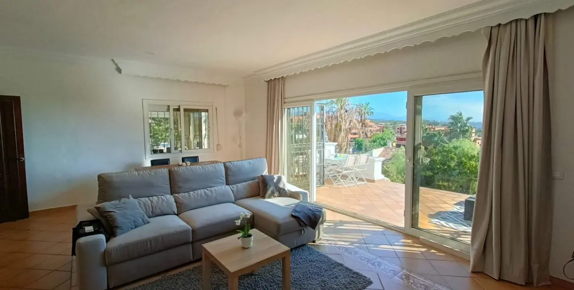 Sale of detached villa in Estepona 9
