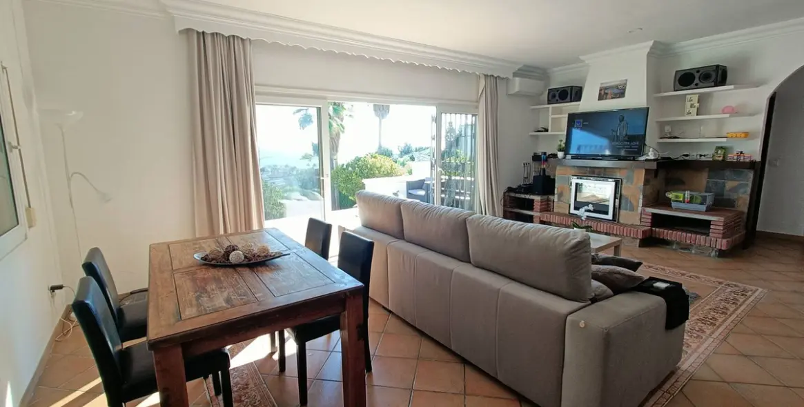 Sale of detached villa in Estepona 11