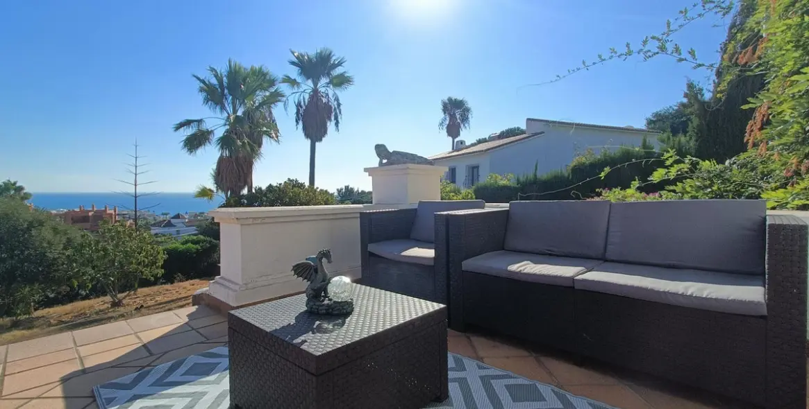Sale of detached villa in Estepona 13