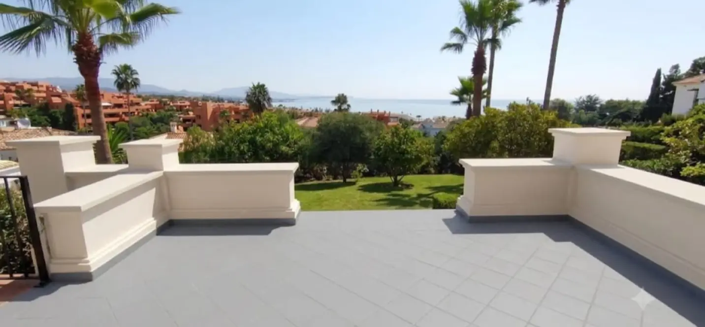 Alquiler a largo plazo de villa independiente en Estepona 0