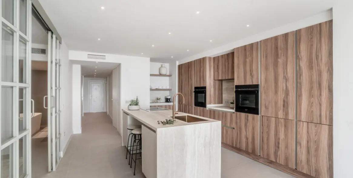 Sale of ground floor apartment in Nueva Andalucía 11