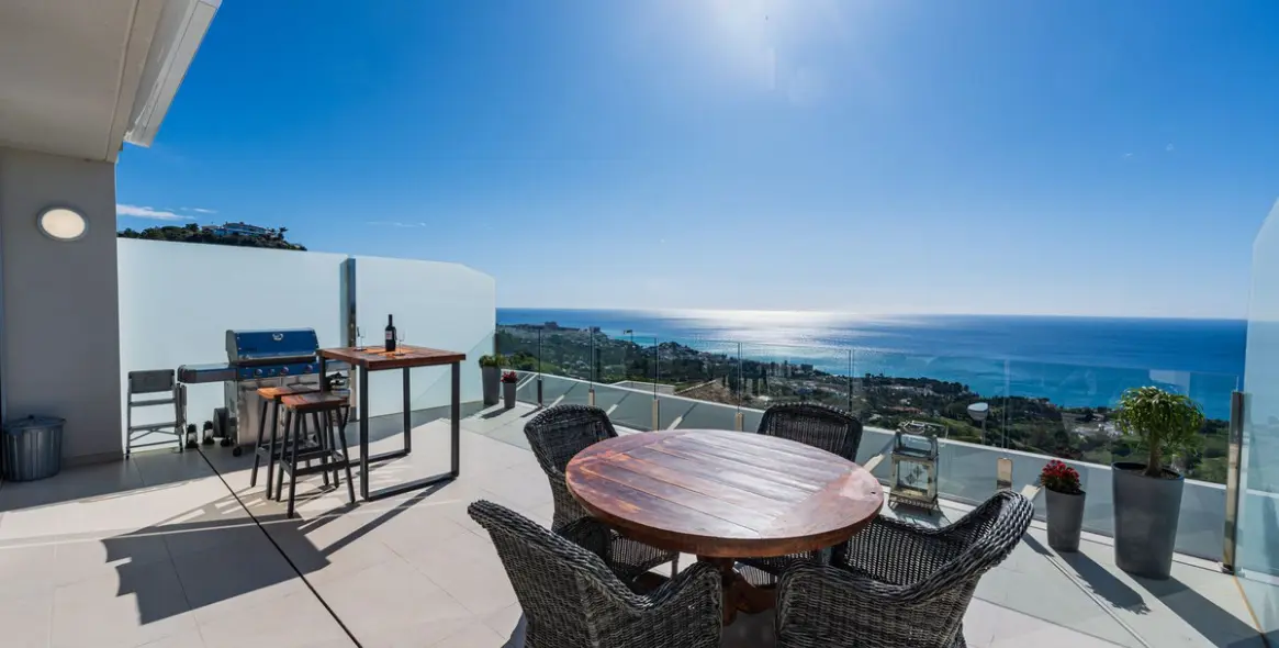 Sale of penthouse duplex in Benalmadena 1