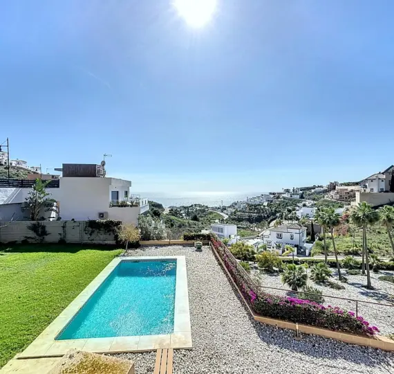 Venta de villa independiente en Torrox