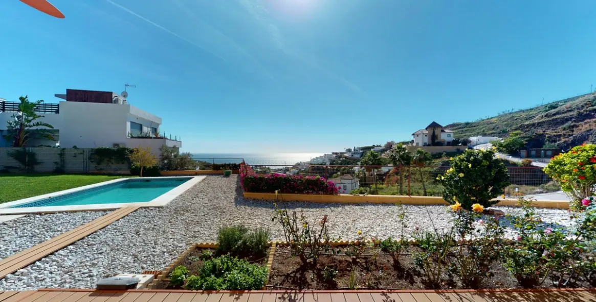 Sale of detached villa in Torrox 1