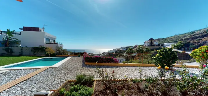 Sale of detached villa in Torrox 0