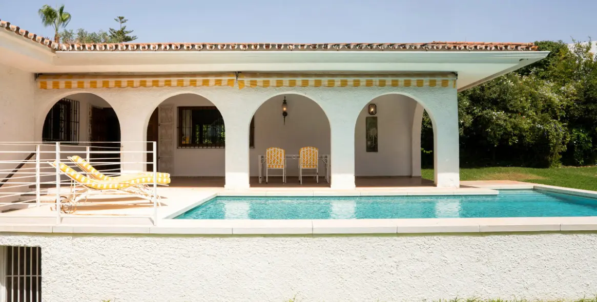 Продажа  отдельно стоящей виллы в San Pedro de Alcántara (район San Pedro de Alcántara) 2