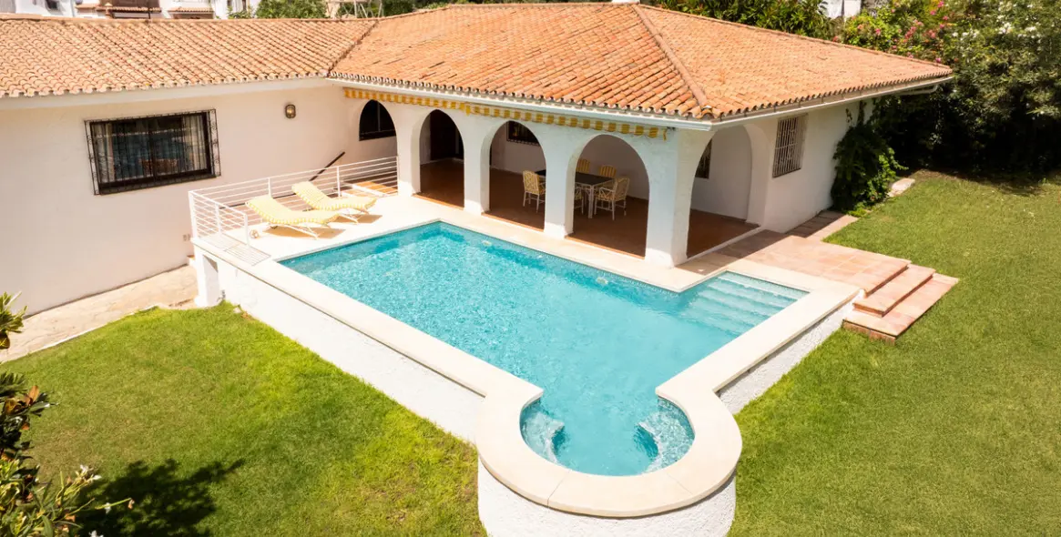 Продажа  отдельно стоящей виллы в San Pedro de Alcántara 1