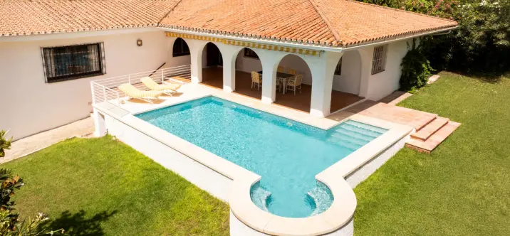 Venta de villa independiente en San Pedro de Alcántara 0
