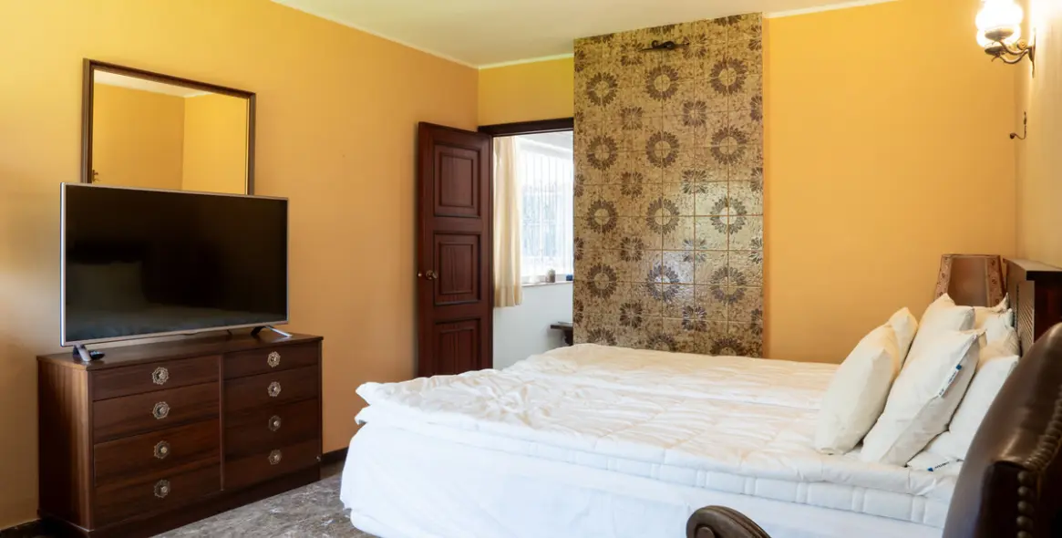 Sale of detached villa in San Pedro de Alcántara 25