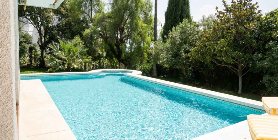 Sale of detached villa in San Pedro de Alcántara 30