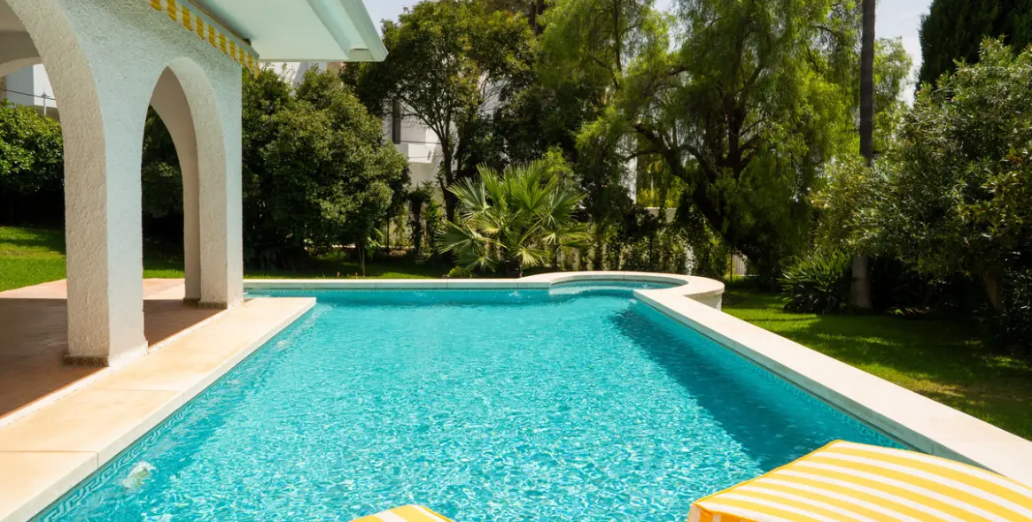 Sale of detached villa in San Pedro de Alcántara 31