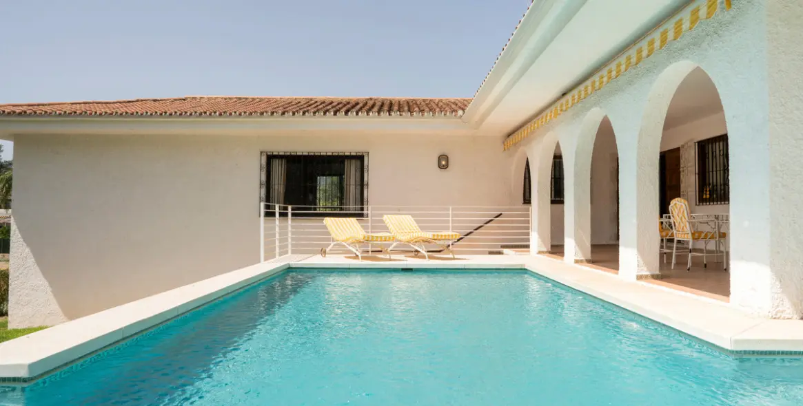 Sale of detached villa in San Pedro de Alcántara 32