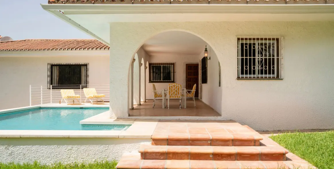 Sale of detached villa in San Pedro de Alcántara 33