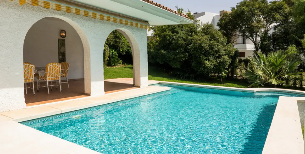 Sale of detached villa in San Pedro de Alcántara 36