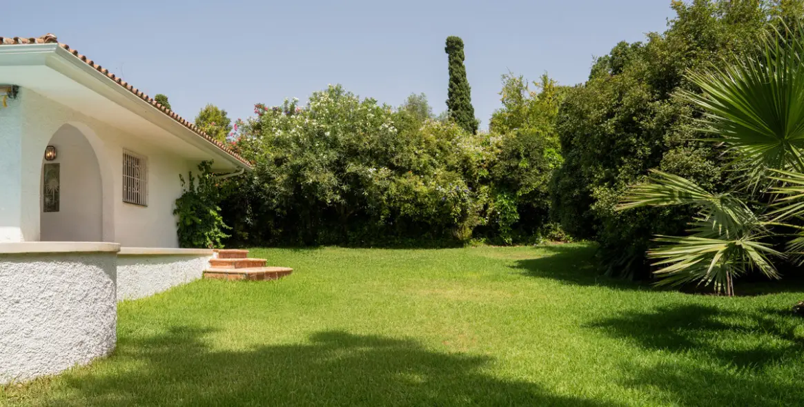 Sale of detached villa in San Pedro de Alcántara 39