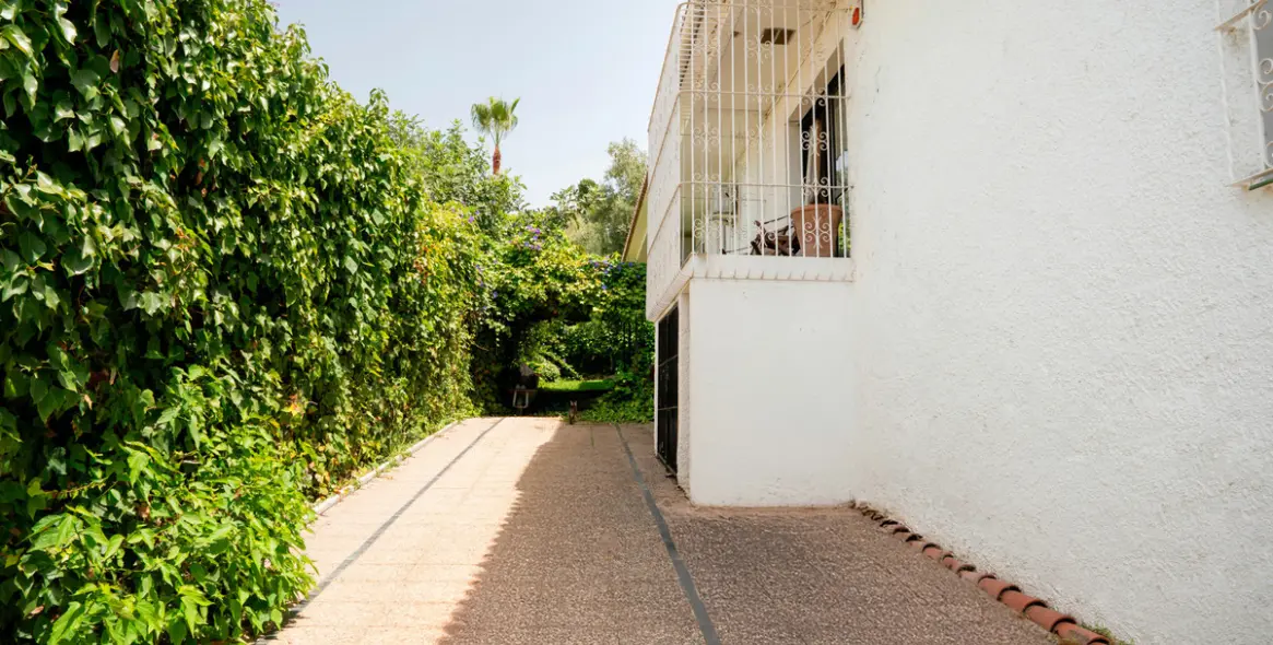 Sale of detached villa in San Pedro de Alcántara 41