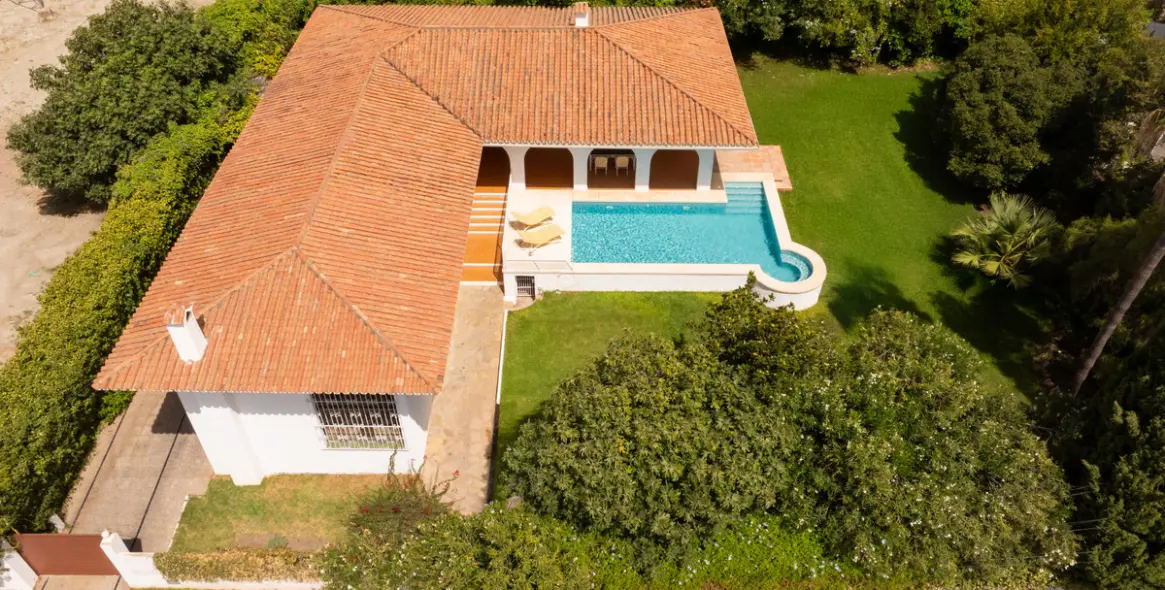 Sale of detached villa in San Pedro de Alcántara 43