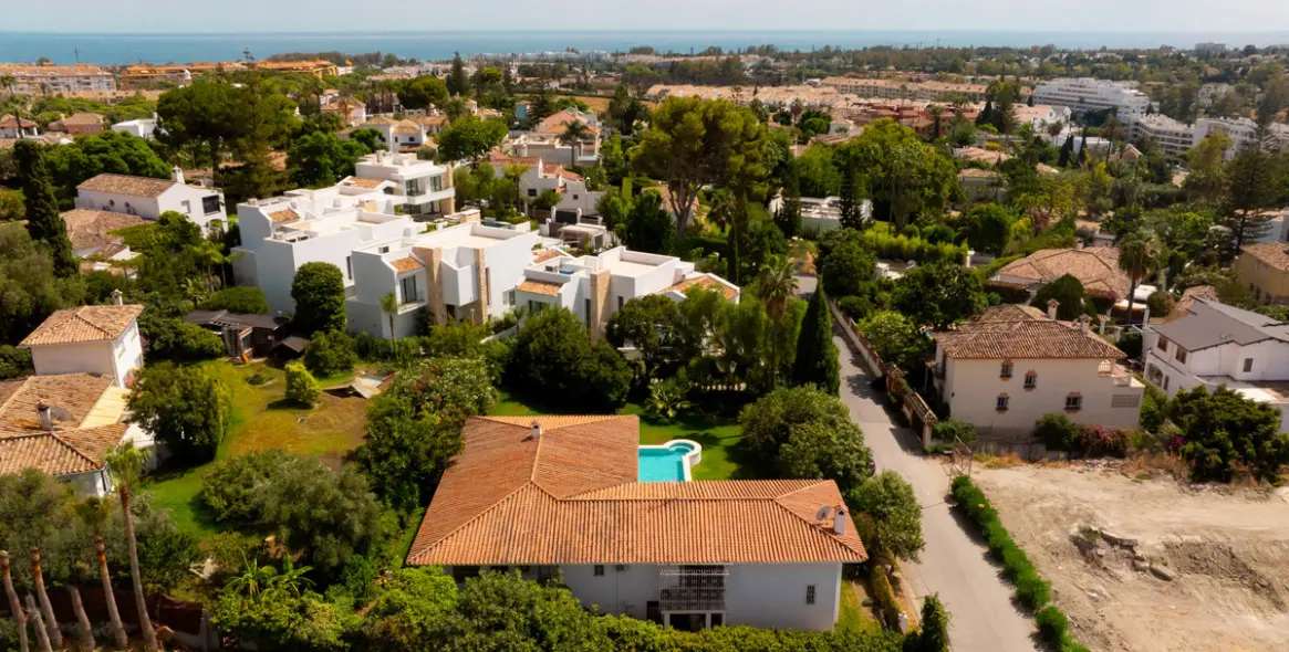 Sale of detached villa in San Pedro de Alcántara 45