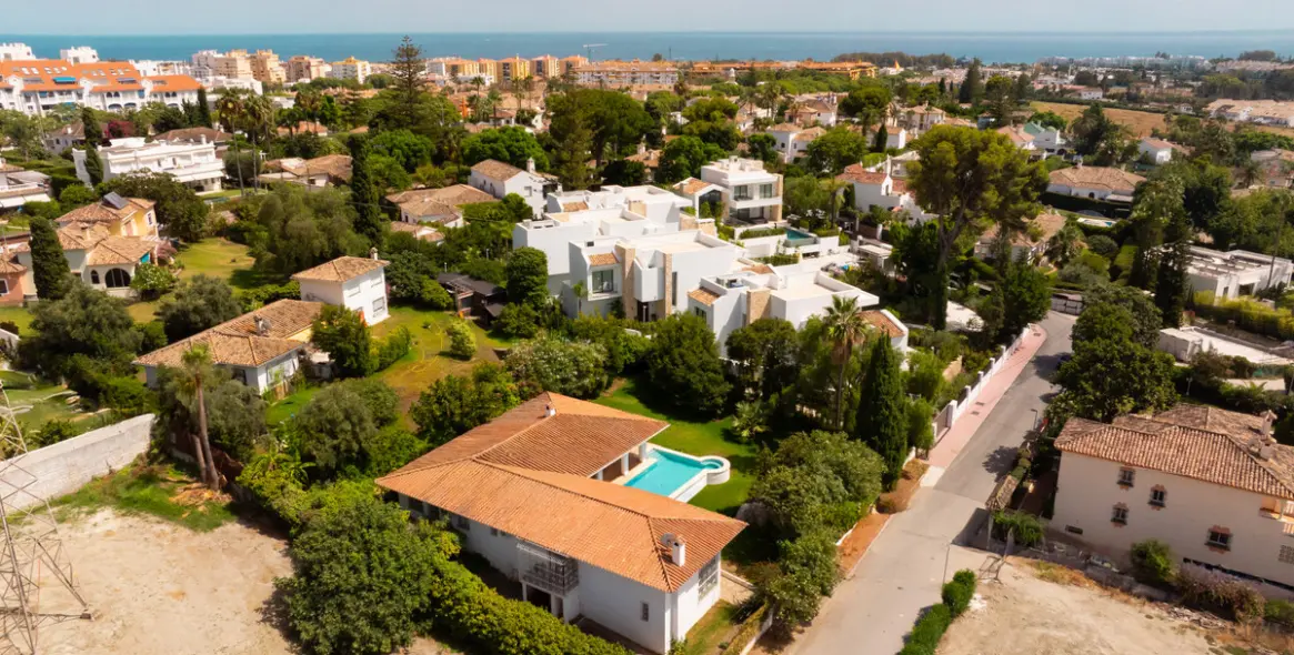 Sale of detached villa in San Pedro de Alcántara 46