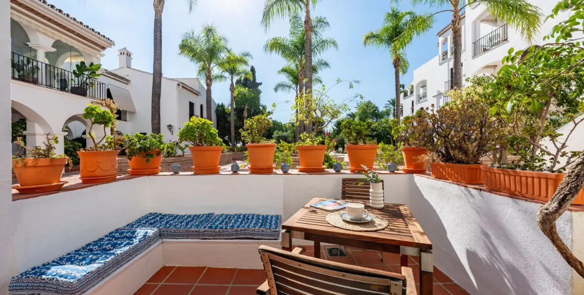 Sale of ground floor apartment in The Golden Mile 2