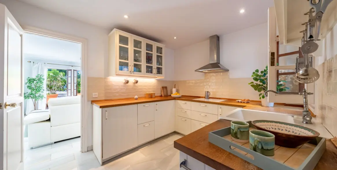 Sale of ground floor apartment in The Golden Mile 6