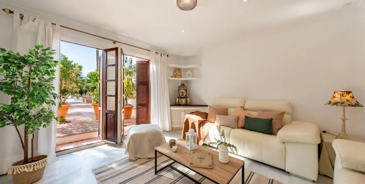 Sale of ground floor apartment in The Golden Mile 7