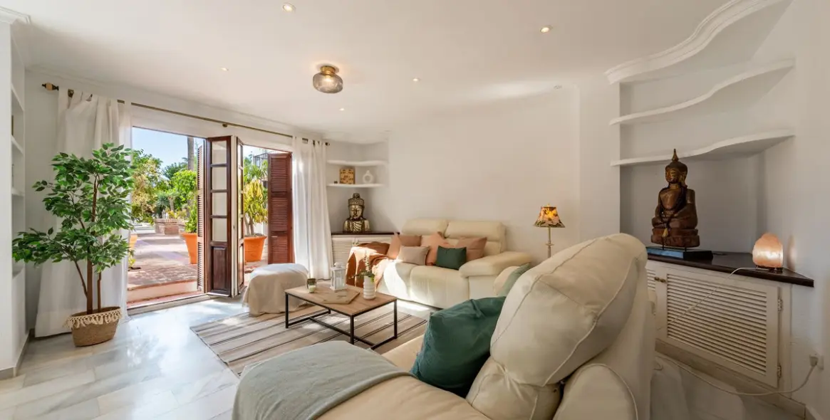 Sale of ground floor apartment in The Golden Mile 8