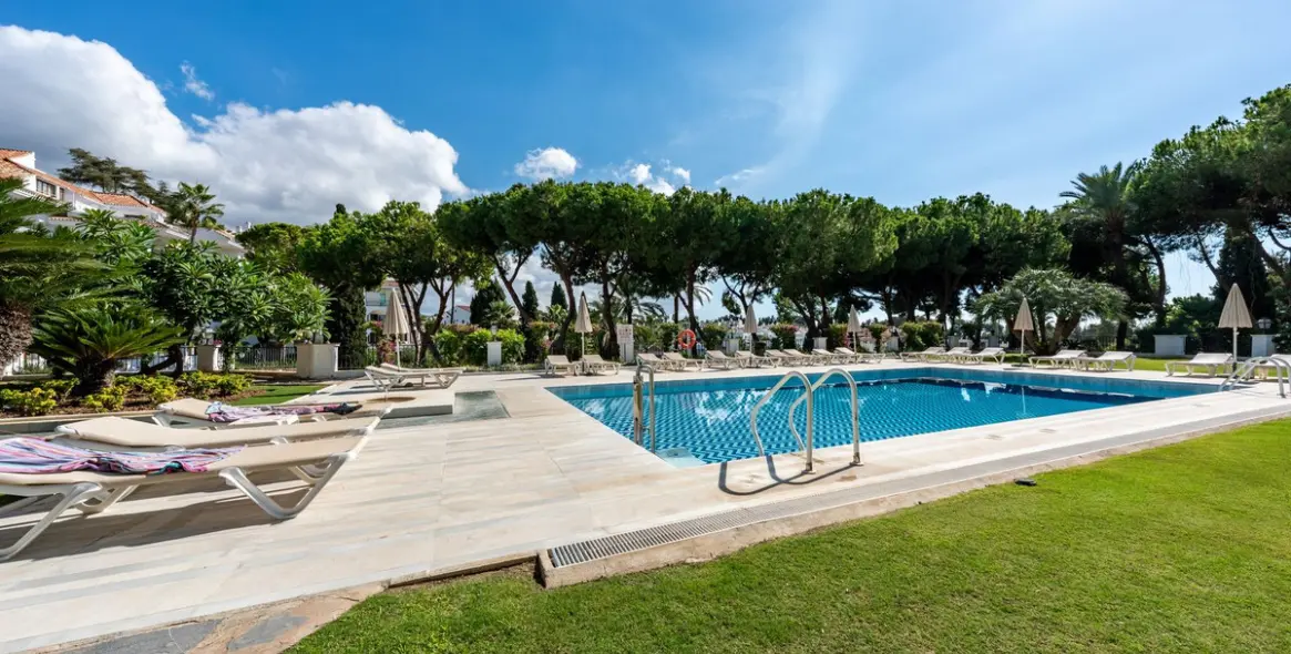 Sale of ground floor apartment in The Golden Mile 25