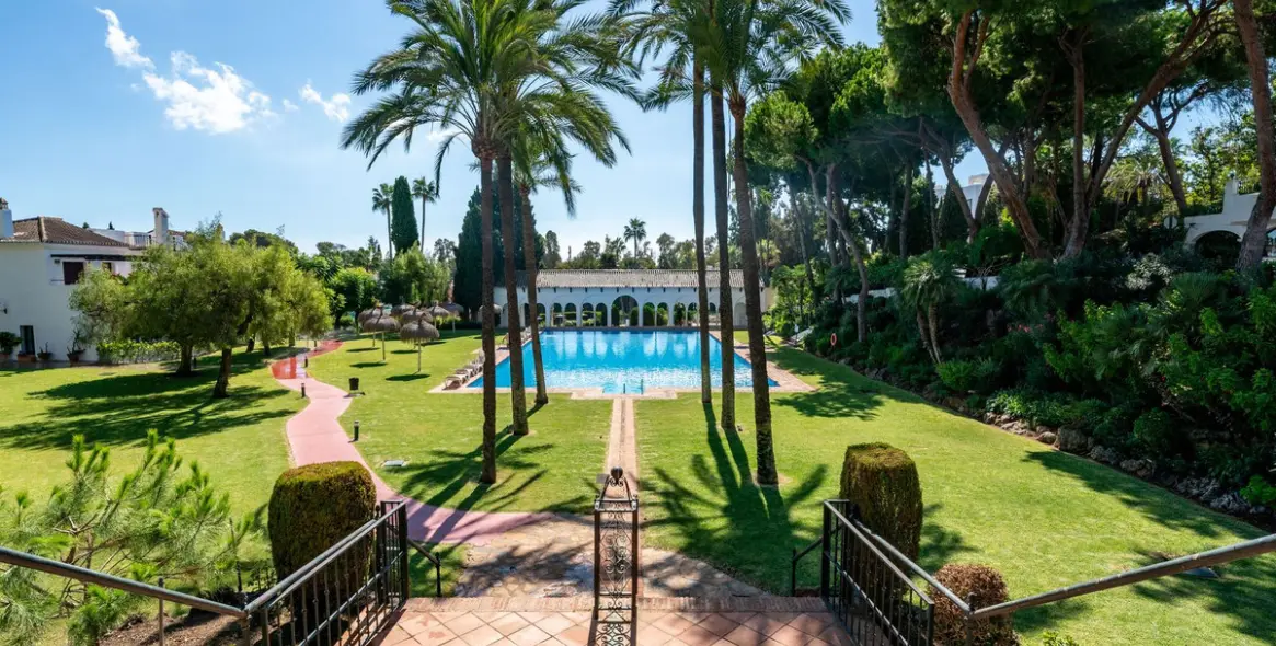 Sale of ground floor apartment in The Golden Mile 31