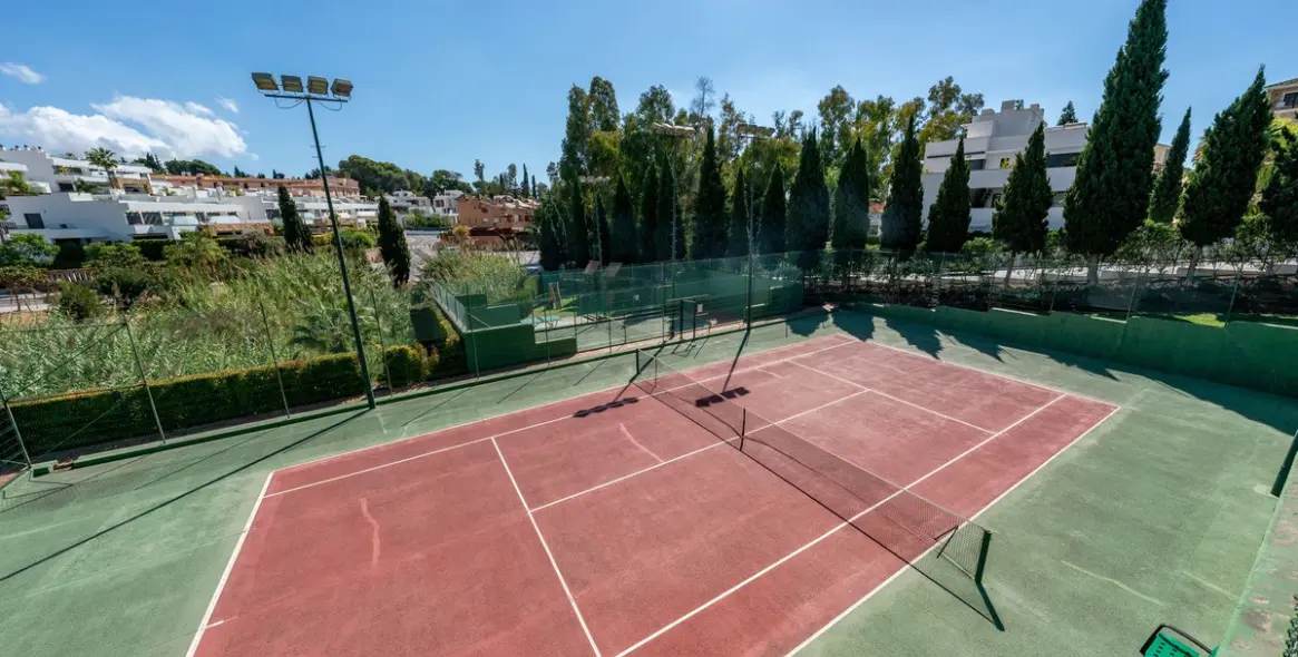 Sale of ground floor apartment in The Golden Mile 32