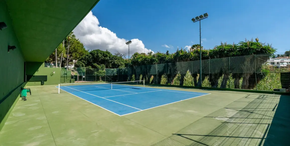 Sale of ground floor apartment in The Golden Mile 33