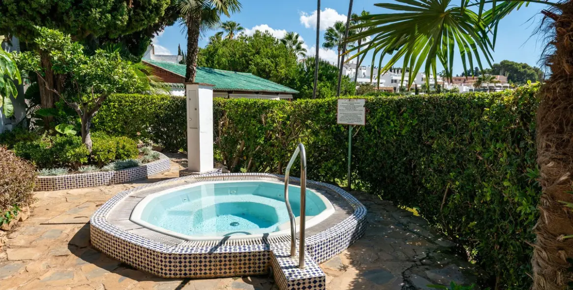 Sale of ground floor apartment in The Golden Mile 35