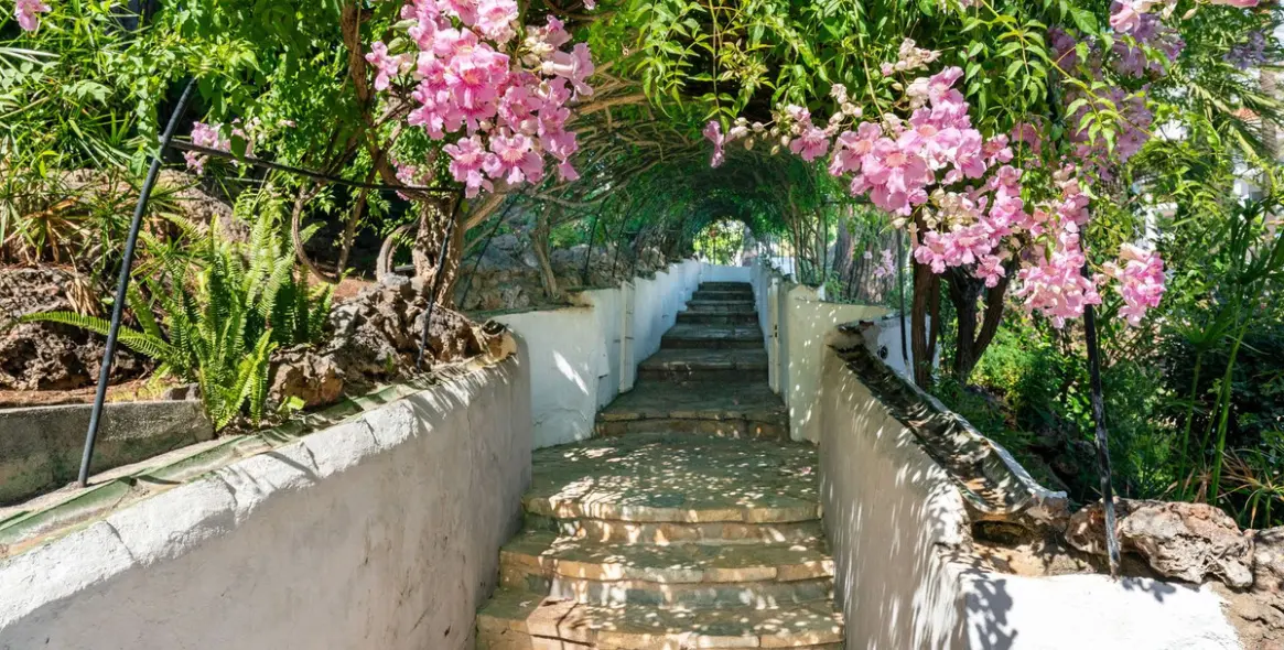 Sale of ground floor apartment in The Golden Mile 36