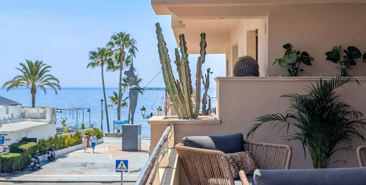 Sale of middle floor apartment in San Pedro de Alcántara 2