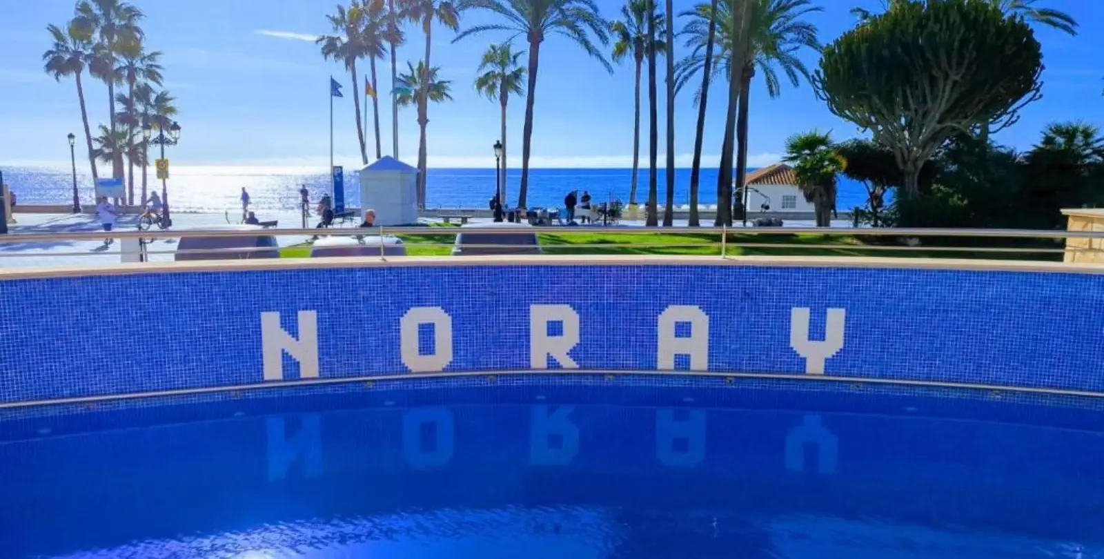 Sale of middle floor apartment in San Pedro de Alcántara 2